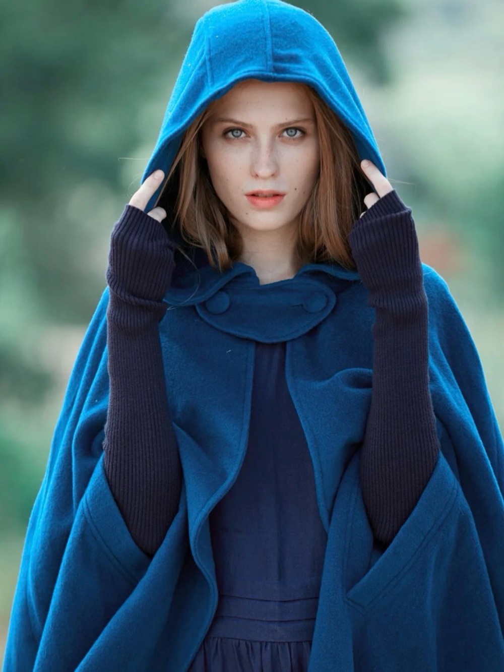 HOODED CASHMERE CAPE - fully lined
